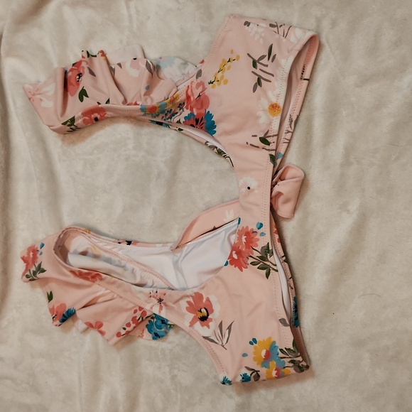 Cupshe 2 pc high rise cheeky bikini with ruffle sleeve top - Picture 5 of 9